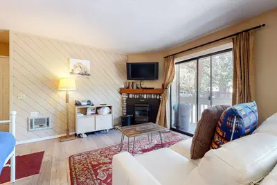 Image de Studio confortable avec des sentiers de randonnée menant directement du complexe!