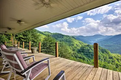 Image de Maison privée Blue Ridge avec vues sur la montagne et bain à remous