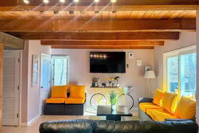 Image de Nouveau entièrement rénové 4br 2. 5 B Promenade à l'étang du centre-ville plage Central Ac incl.