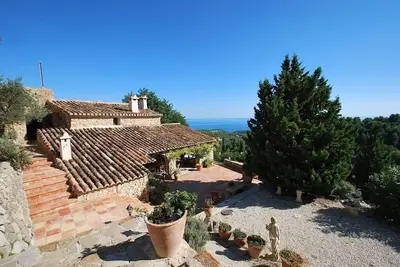 Image de Liebhaberobjekt: villa exclusive avec piscine privée et vue imprenable sur mer