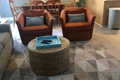 Image de Récemment meublé et rénové Condo sur la plage avec une grande piscine!