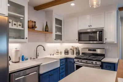 Image de L'étagère du haut - Nouvelle propriété du centre-ville!