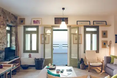 Image de Maison Plori, Détendez-vous dans une maison confortable avec vue imprenable sur la mer Égée