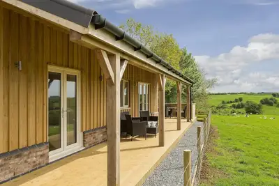 Image de Situé à 19 km des magnifiques eaux de Rutland et dans une ferme en activité, le Strawberry Lodge propose