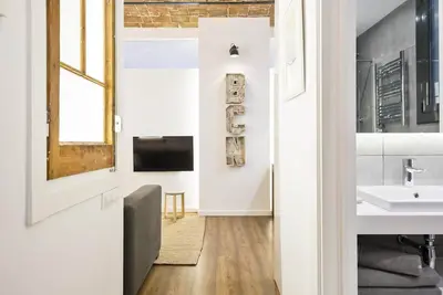 Image de Appartement de 2 chambres dans le quartier de Poble Sec, à 10 minutes de Ramblas