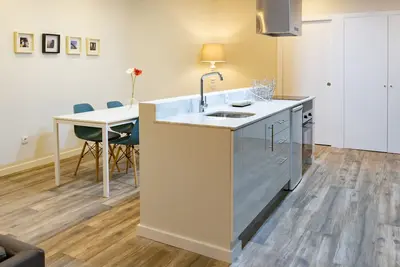 Image de Très belle maison spacieuse à 10 minutes à pied du centre ou 3 minutes en métro