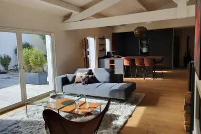 Image de Magnifique maison avec Piscine au calme dans une impasse