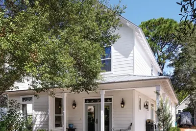 Image de A 59 Second Golf Cart Drive à une plage privée!