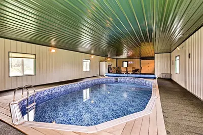 Image de Black Hills Log Cabin w / piscine privée + salle de jeux!