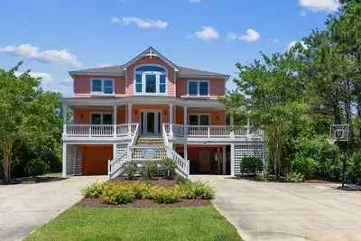 Image de Oceanside: Piscine privée, bain à remous, salle de jeux, chiens bienvenus! Sam-sam