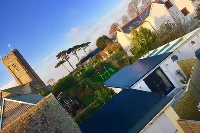 Image de 1 chambre annexe jardin avec cour privée et près de la plage