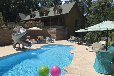 Image de Lazy Bear Lodge: Escapades, WineTours, Fêtes de mariage, Réunions, Retraite corporative