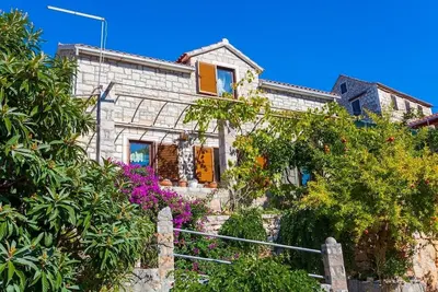 Image de Maison de vacances avec parking Ložišća, Brac (K-15444)