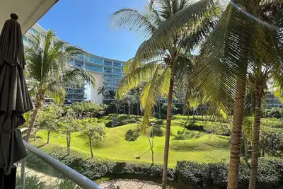 Image de Condo Paradise Front Beach avec antenne Tv Shaw et équipements supplémentaires
