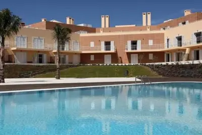 Image de 2br rez-de-chaussée appartement sur la plage de luxe condomnium