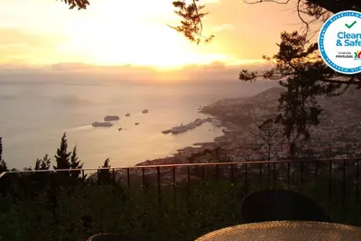 Image de Appartement spacieux, Vue Splendide sur mer et montagne