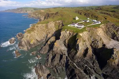 Image de Ce cottage fait partie du site du phare de Bull Point, juste à l'extérieur du joli village de Mortehoe.