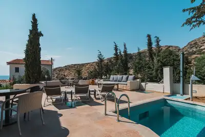 Image de Villa Eve, à côté du temple de Poséidon. Piscine privée à côté de la plage