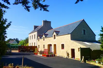 Image de 800m plages, Gr34 et site classé de Ménéham. 4 personnes. jardin clos