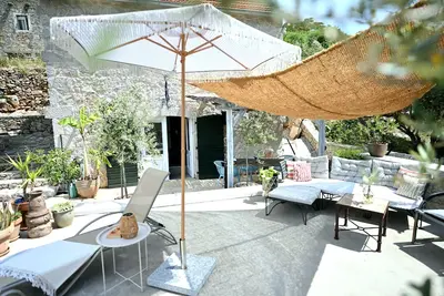 Image de Maison en pierre restaurée, wifi, terrasse, vue unique sur la mer, sentiers de randonnée, repos