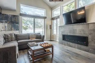 Image de Snowcreek # 754 Luxe mis à jour et rénové, 3 chambres, 3 1/2 salles de bain + maison en rangée den