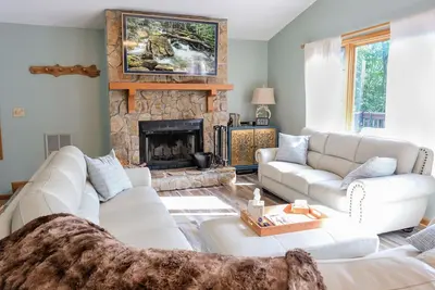 Image de Confortable maison 6br au coeur de Beech Mt.
