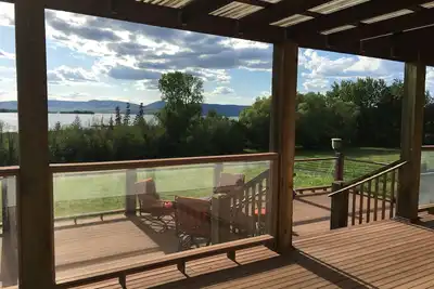 Image de Résidence élégante et pratique avec sauna et grande terrasse donnant sur le lac Flathead!