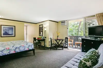 Image de Suite Lit Queen-Size Balcon Suite au-dessus de la piscine au magnifique complexe Bamboo Waikiki