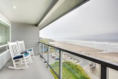 Image de Ocean Front Condo à Nye Beach! Excellentes vues sur le phare, shopping et plus! Nuit Gratuite!