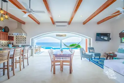 Image de Nouvelle propriété de luxe face à l'océan située au milieu de l'île sur Isla Mujeres