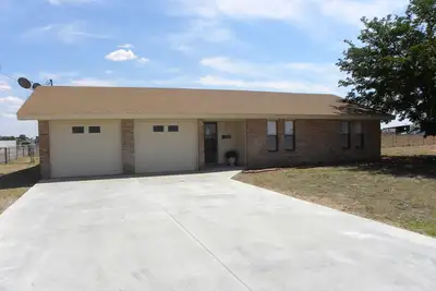 Image de Country Haven dispose de 3 chambres et 2 salles de bains. Une cuisine, salon et salle à manger.