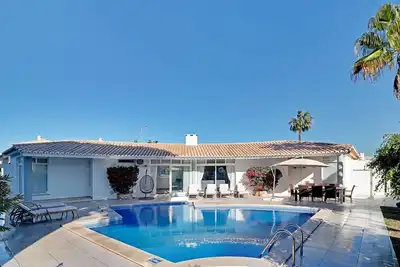 Image de Stunning 4 large bed 4 bath + heated pool nr Garrao, Ancao beaches + Val do Lobo