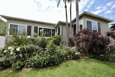 Image de Charmante maison 3br Pacific Palisades, pour 6 personnes à partir de 295 $ +, près de Malibu et Sm