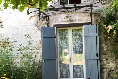 Image de Maison ancienne dans un joli village proche de la forĂŞt des Trois Pignons.