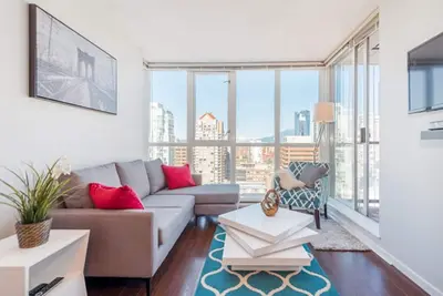Granville Street Gem - 1 chambre et Den (B2)