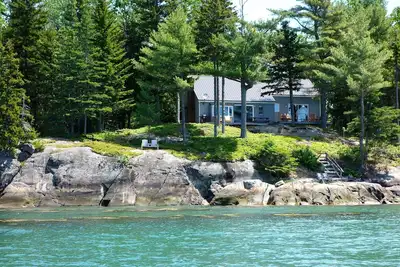 Image de Vues uniques en leur genre! Sanctuaire de bord de mer privé et paradis des amoureux de la nature