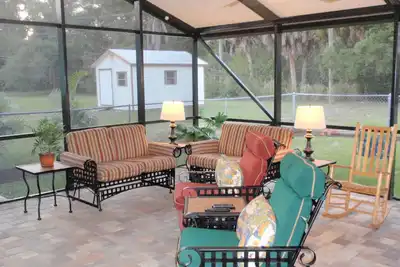 Image de Grande véranda, animaux acceptés (max 2), cour clôturée, accès au canal, 2 kayaks et vélos