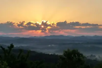 Image de Deux suites King! Gloire du matin! Vue sans fin! Près de la ville. Toutes les routes pavées.