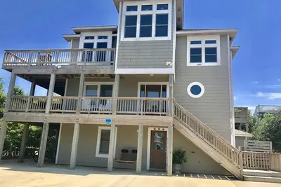 Image de Ocean Sands Section O, Piscine, 125 mètres au sable!