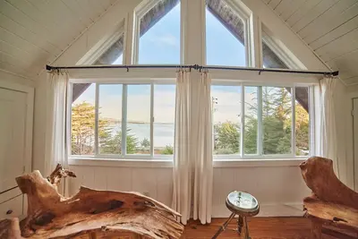 Image de Vue imprenable! 4bed / 2bath et chalet!