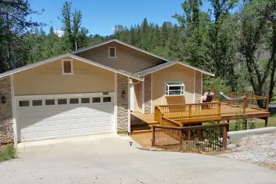 Image de Retraite tranquille près de Yosemite et Pine Mountain lac situé dans une communauté fermée