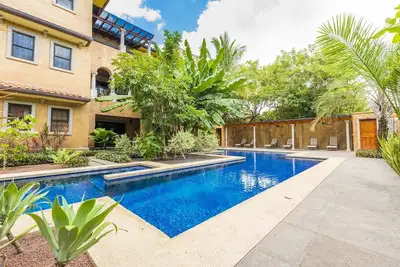 Image de Luxe 2 Br Condo, marcher jusqu'à la plage!