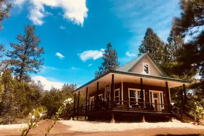 Image de Brand New Cabin 400 'du parc national de Zion, dans le Zion Ponderosa Ranch & Resort!