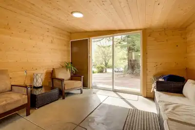 Image de Brookings Home avec cour clôturée - Marche vers Harris Beach