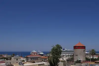 Image de Le moulin à vent de la cité médiévale de Rhodes, Bienvenue dans ce lieu unique.