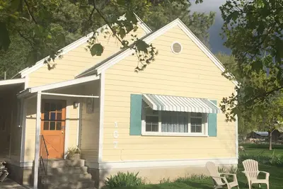 Image de Le Julia Vintage Cottage à Victorian Woods, une retraite paisible dans la nature