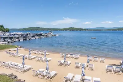 Image de Le lac n ° 1 de Hnh. Lac Winnipesaukee! ! ! Plage, Bain à remous / piscine, Volleyball, Plage 🍻