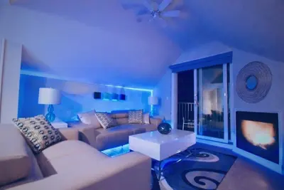 Image de Penthouse Chic Ocean View West End (Le Sandpiper) (Juste REMODÉ)