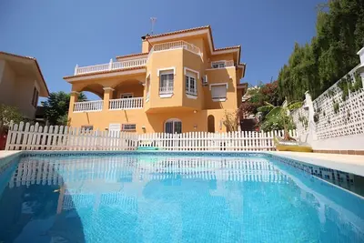 Image de Villa avec vue mer, piscine privée, 7 chambres, 2 salons, 2 cuisines, 4 salles de bain