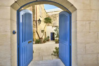 Image de Luxueuse Grande ferme du 18ème siècle située dans de grands jardins matures